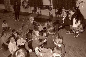 Saphia discussing the show which the children stage at the end of their workshop sessions.
