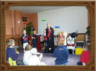 Wizard Wizzi children's birthday party magician