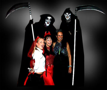 Grim Reapers - stiltwalkers for halloween events from circusperformers.co.uk and aurorascarnival.co.uk