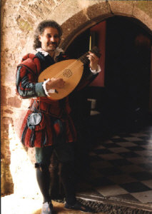 Dante Ferrera, medieval lute playing musician