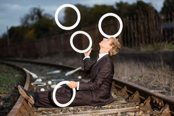 Jon Udry ring juggler