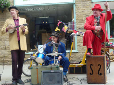 Skiffle disco street musicians