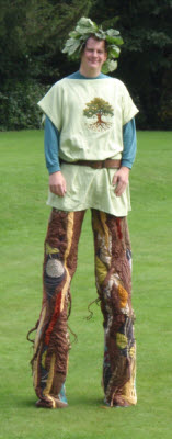 Body canvas Green Man on stilts
