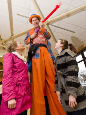 Balloon modelling on stilts