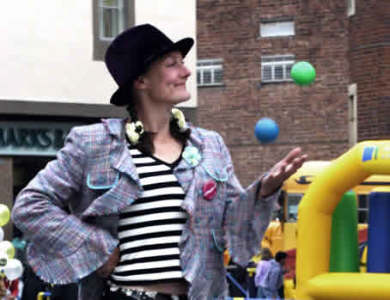 Urban Circus Ball juggling