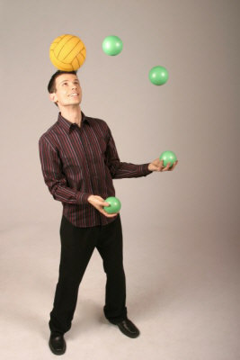Sam Veale headbalancing football whilst juggling 4 balls