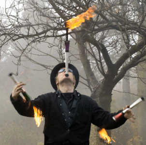 Steve Pike fire juggler