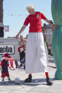 foobaler stiltwalker from aurorascarnival.co.uk