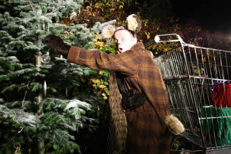 Walkabout Christmas Act from circusperformers.co.uk and aurorascarnival.co.uk